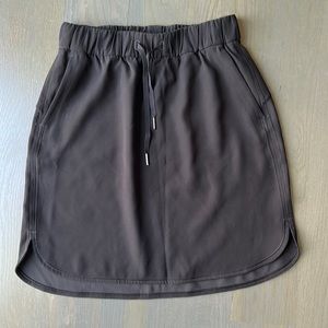 Lulu lemon skirt w/ Pockets!
